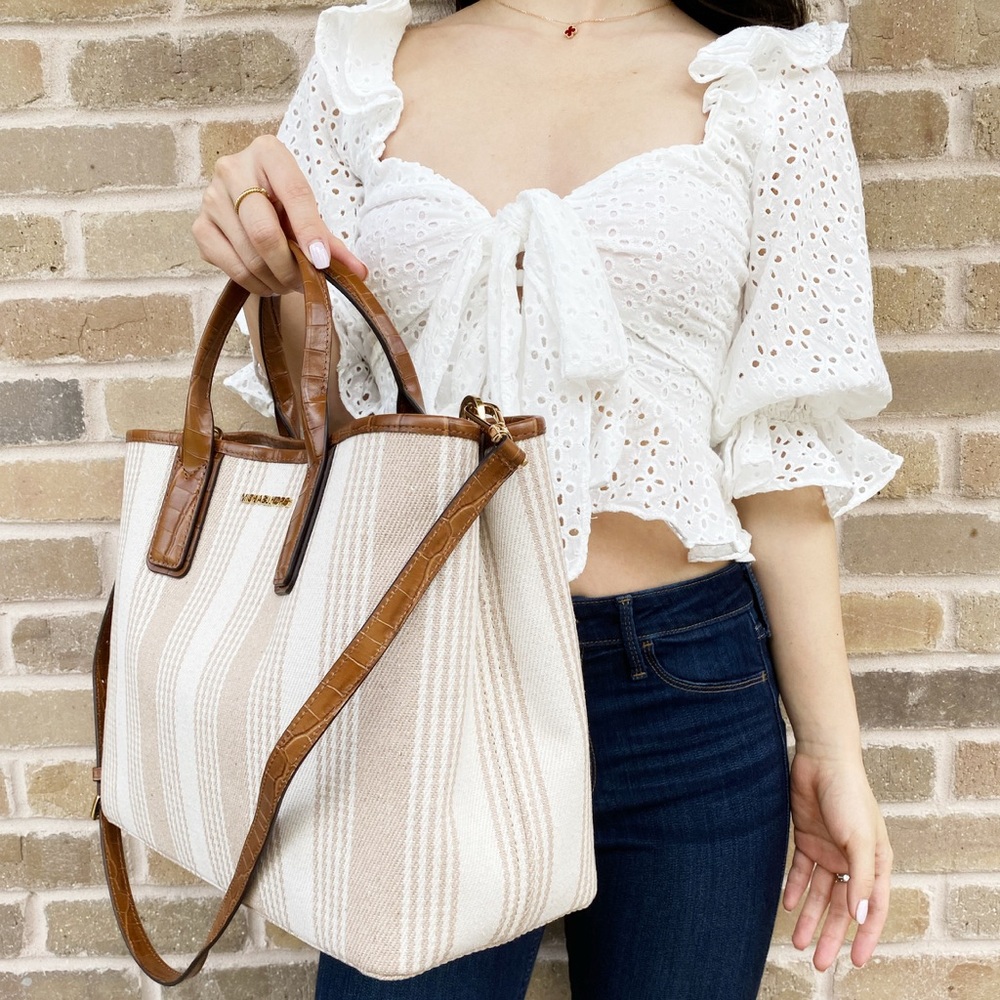 Gaby’sBags👜💕-NWT Michael Kors Tote Stripe cream - Picture 2 of 6